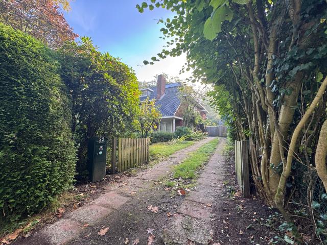 4 bedrooms 2 onder 1 kapwoning Surface Area: 176m2