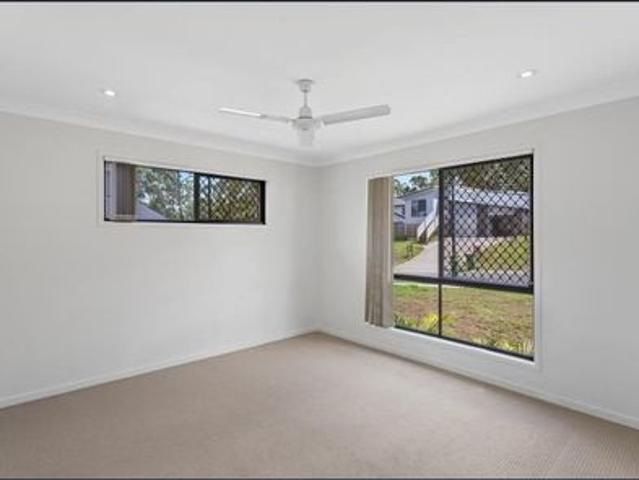 4 BEDROOMS & 2 LIVING AREAS