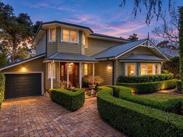 4 Bedrooms | 2 Living Rooms | Workshop | Heated Pool TWILIGHT VIEWING Thursday 29th October 6:00PM 6:30PM