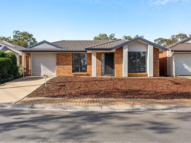 4 BEDROOMS, 2 LIVING, 2 BATHROOMS