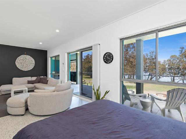 4 bedrooms, 3 bathrooms, and 2 parking spaces Outdoor Entertaining Modern Residence