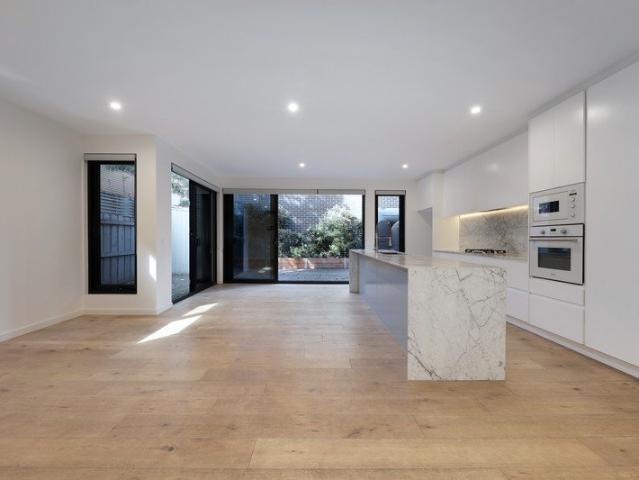 4 Bedrooms, 3 Bathrooms, 2 Living Areas & A Double Garage All in the McKinnon Secondary Zone!