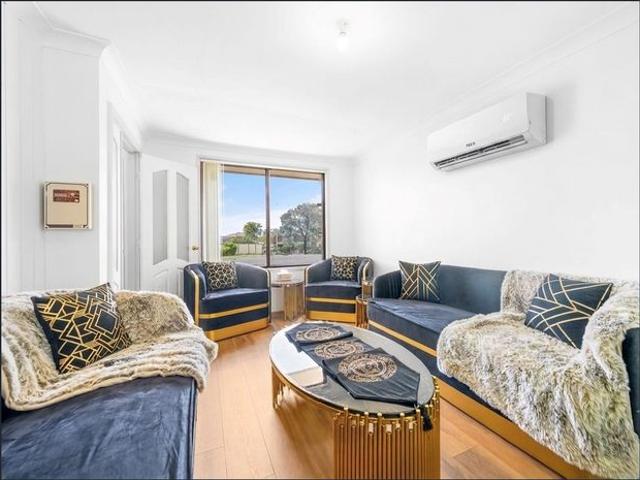 4 bedrom house plus Granny flat