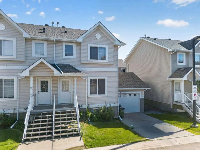 4 Beds, 2.5 Baths Townhouse with Single attached Garage in Silver Berry — 4 Bedrooms+ Den Townhouse