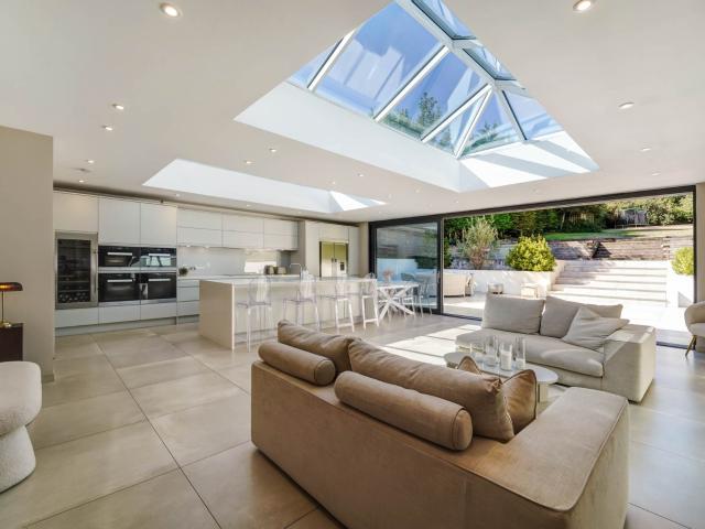 4 Beds Detached