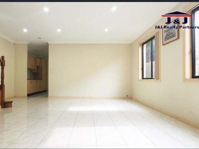 4 beds Duplex house + study for Rent!