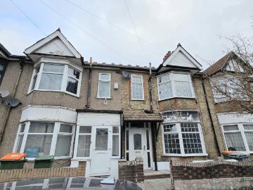 4 beds House For Rent