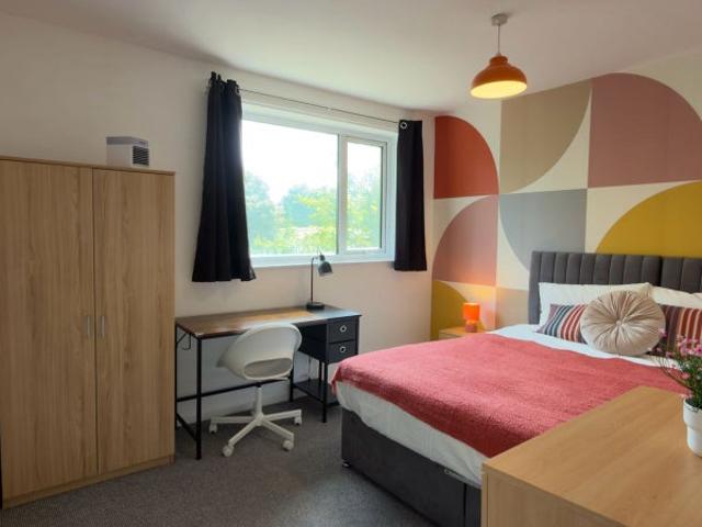 4 beds with ensuite, parking, garden, whole house
