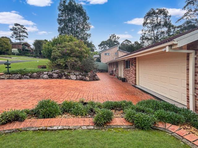 4 Bellbird Close Charming Family Living Moments from the Beach