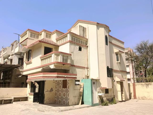 4 BHK Villa in Thakkarbapa Nagar for resale Ahmedabad. The reference number is 9280801