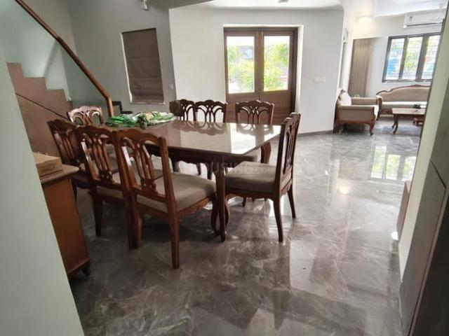 4 BHK Villa in Thaltej for rent Ahmedabad. The reference number is 20270249