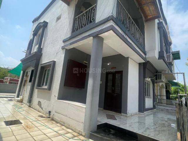 4 BHK Villa in Thaltej for rent Ahmedabad. The reference number is 21358759