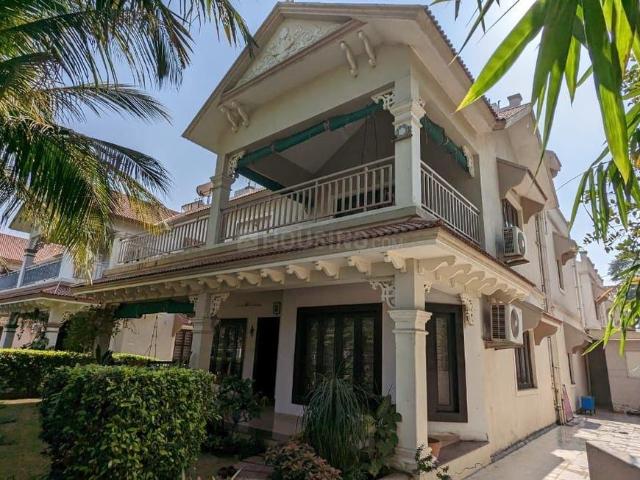 4 BHK Villa in Thaltej for resale Ahmedabad. The reference number is 18983983