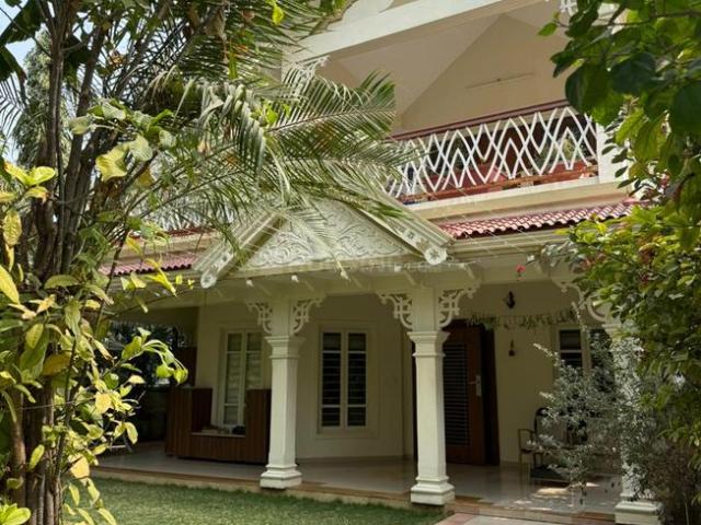 4 BHK Villa in Thaltej for resale Ahmedabad. The reference number is 20208119
