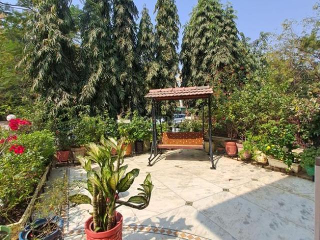 4 BHK Villa in Thaltej for resale Ahmedabad. The reference number is 21026275