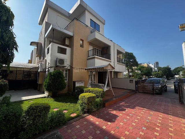 4 BHK Villa in Thaltej for resale Ahmedabad. The reference number is 21187488