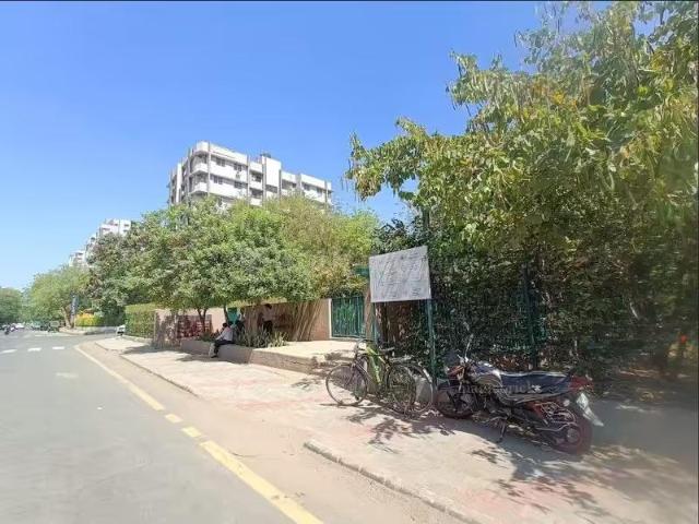 4 BHK Villa in Thaltej for resale Ahmedabad. The reference number is 21273420