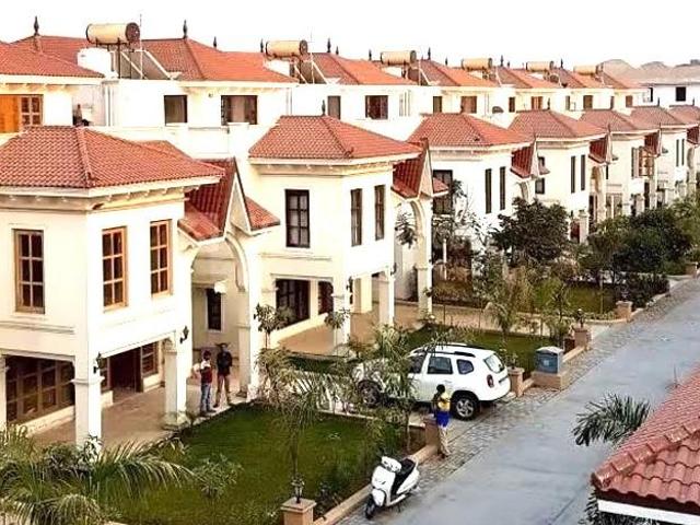 4 BHK Villa in Thaltej for resale Ahmedabad. The reference number is 21311412