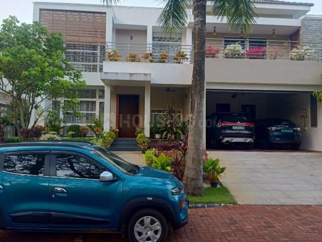 4 BHK Villa in Thrippunithura for resale Kochi. The reference number is 20782121