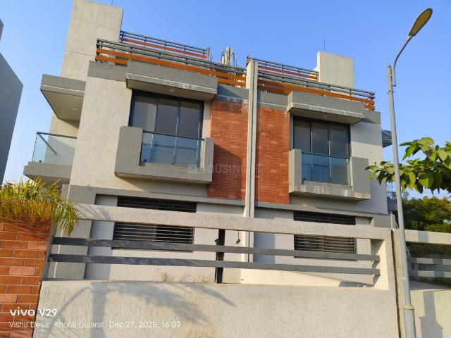 4 BHK Villa in Vaishno Devi Circle for rent Ahmedabad. The reference number is 20970373
