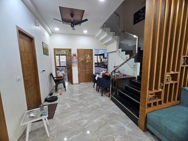 4 BHK Villa in Vaishno Devi Circle for rent Ahmedabad. The reference number is 21155820
