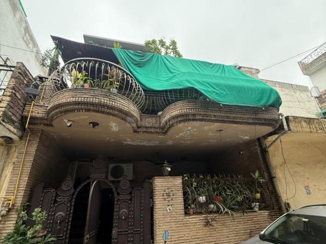 4 BHK Villa in Vishnu Garden for resale New Delhi. The reference number is 20893646