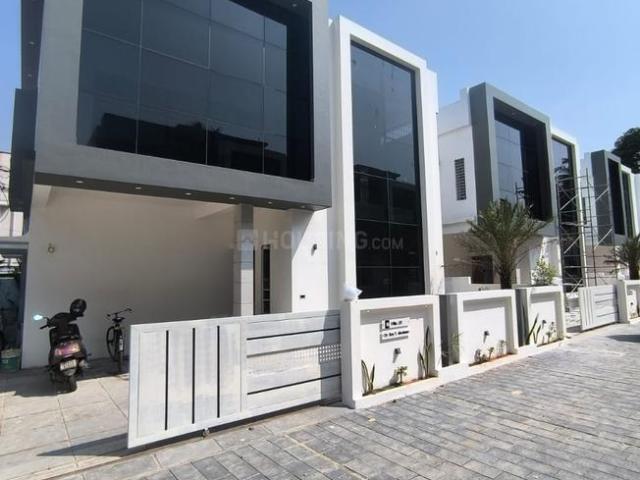 4 BHK Villa in Vyttila for resale Kochi. The reference number is 21229508