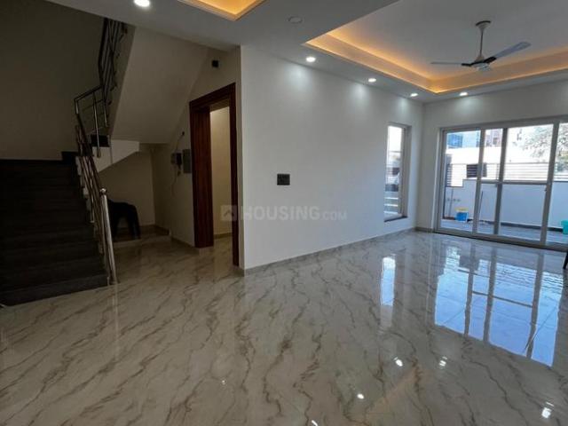 4 BHK Villa in Yeida for rent Greater Noida. The reference number is 21273696