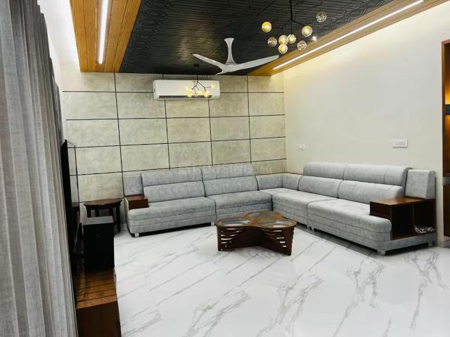 4 BHK Villa in Ambawadi for resale Ahmedabad. The reference number is 19754273