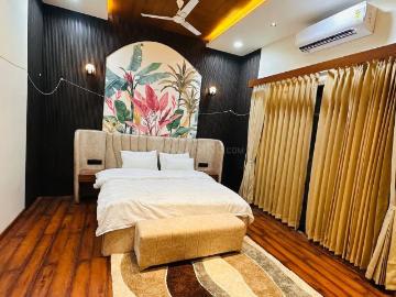 4 BHK Villa in Ambawadi for resale Ahmedabad. The reference number is 19754682