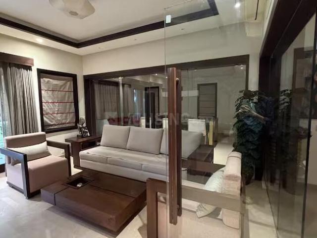 4 BHK Villa in Ambawadi for resale Ahmedabad. The reference number is 19757414
