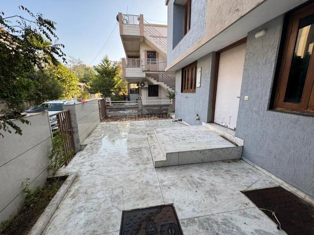 4 BHK Villa in Ambli for resale Ahmedabad. The reference number is 18220723
