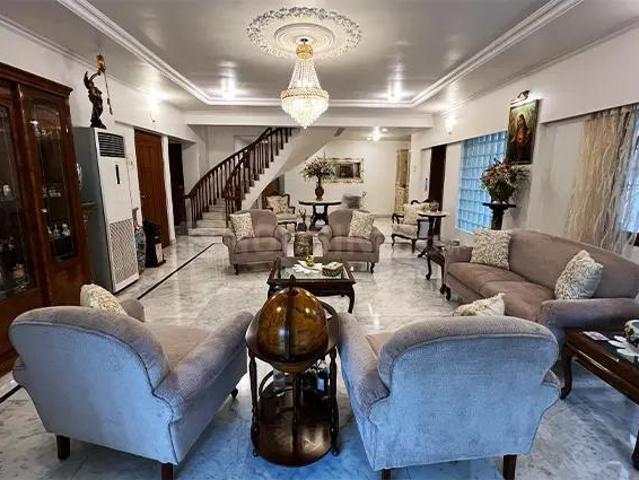 4 BHK Villa in Andheri West for resale Mumbai. The reference number is 18534738