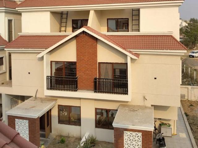 4 BHK Villa in Atladara for resale Vadodara. The reference number is 19567461