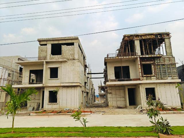 4 BHK Villa in Beeramguda for resale Sangareddy. The reference number is 19774574