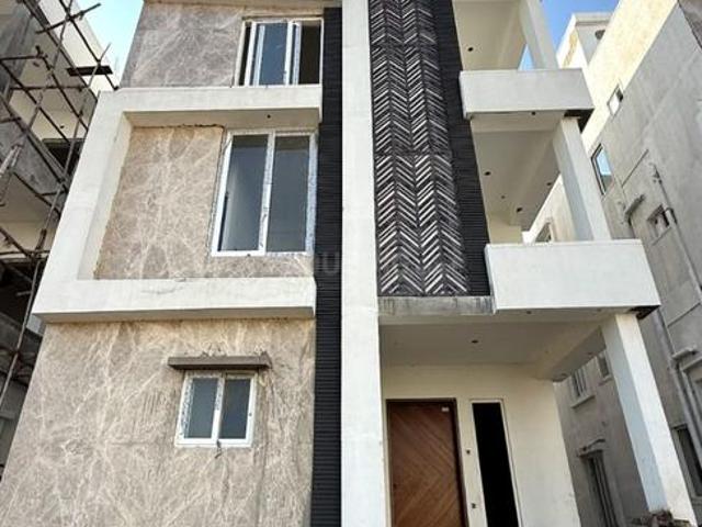 4 BHK Villa in Beeramguda for resale Sangareddy. The reference number is 20672839
