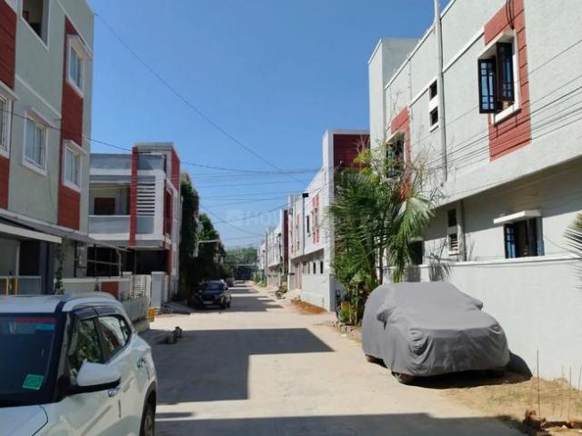 4 BHK Villa in Beeramguda for resale Sangareddy. The reference number is 21178192