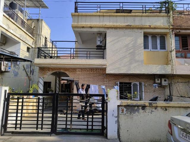 4 BHK Villa in Bopal for resale Ahmedabad. The reference number is 21238187