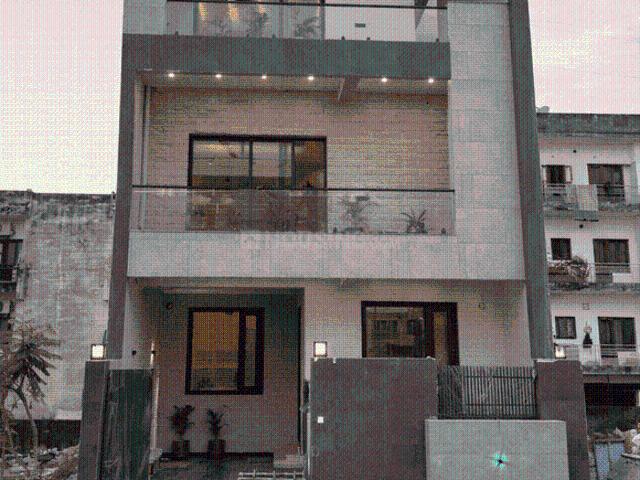 4 BHK Villa in Canal Road for resale Dehradun. The reference number is 19995241