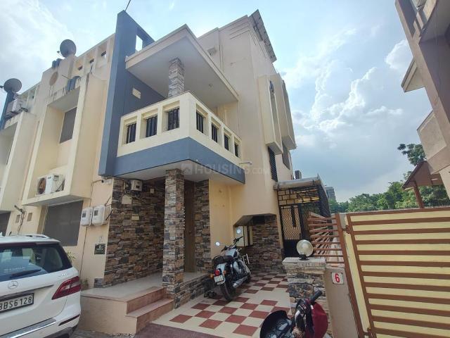 4 BHK Villa in Ghuma for resale Ahmedabad. The reference number is 21173100