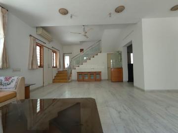 4 BHK Villa in Gurukul for resale Ahmedabad. The reference number is 20072587