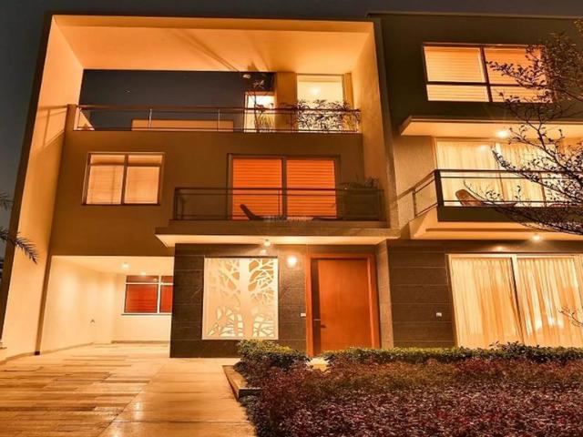4 BHK Villa in Jaypee Greens for resale Greater Noida. The reference number is 20756528