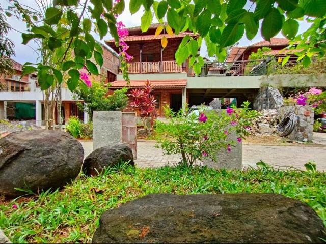 4 BHK Villa in Kakkanad for resale Kochi. The reference number is 20485140