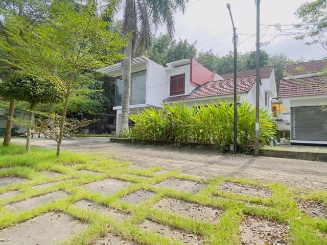 4 BHK Villa in Kakkanad for resale Kochi. The reference number is 20926965