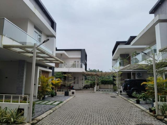 4 BHK Villa in Kakkanad for resale Kochi. The reference number is 20953301