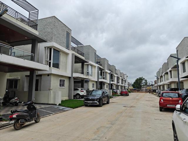 4 BHK Villa in Kompally for rent Hyderabad. The reference number is 20892419