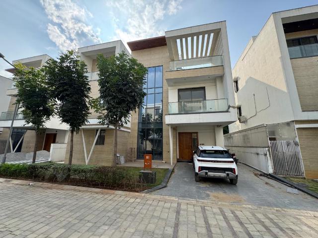4 BHK Villa in Kondapur for resale Hyderabad. The reference number is 21339489