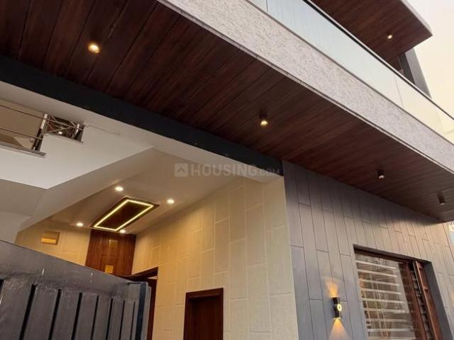4 BHK Villa in Mowa for resale Raipur. The reference number is 19901348
