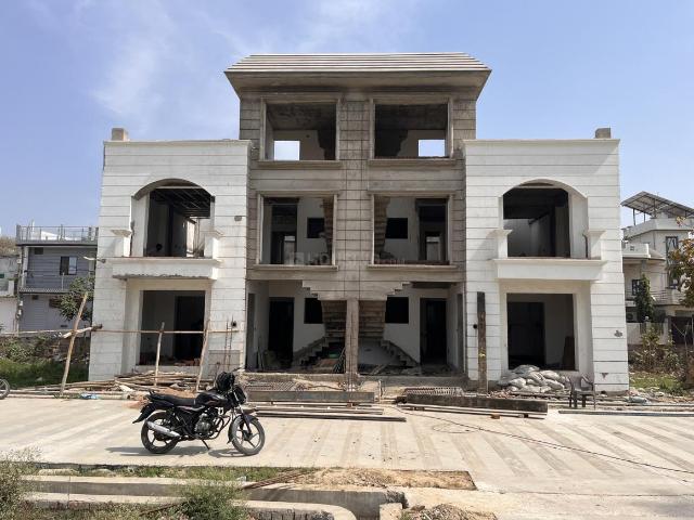 4 BHK Villa in Neel Matha for resale Lucknow. The reference number is 19727493