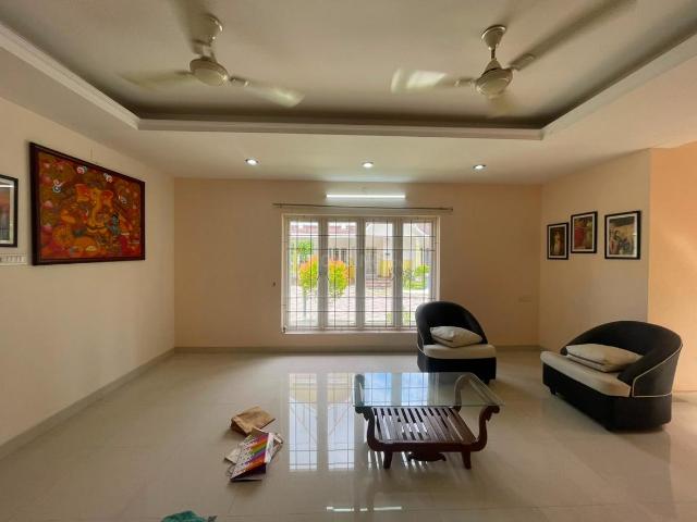 4 BHK Villa in Panangad for rent Kochi. The reference number is 20612542